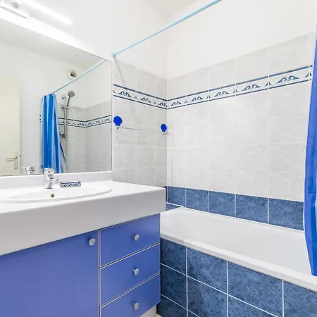 Spacieux 44m² Climatise Avec Terrasse, 2 Pieces, Cabine, Wifi, Proche - Fr-1-472a-266 *