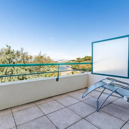 Spacieux 44m² Climatisé Avec Terrasse, 2 Pièces, Cabine, Wifi, Proche - Fr-1-472a-266